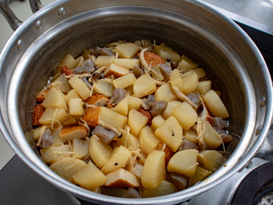 大根とさつま揚げの煮物